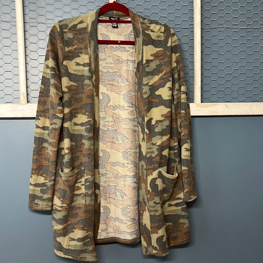Rue 21 camo cardigan